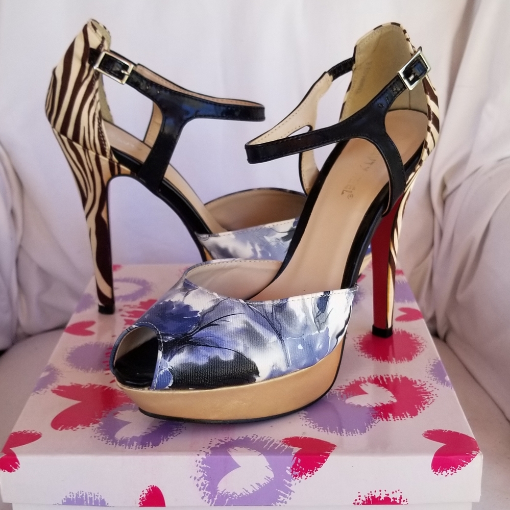 Stiletto ankle strap peekaboo toe